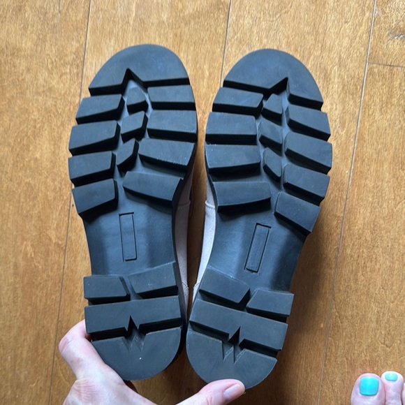 House of Harlow 1960 Gray Flats - Picture 3 of 6